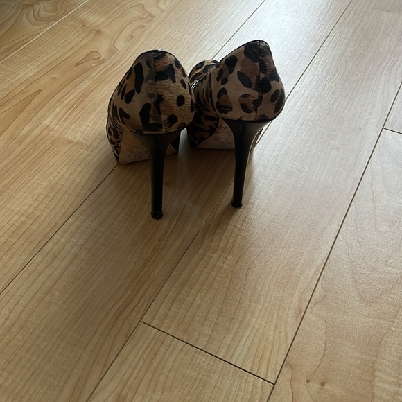 Steve Madden- cheetah print FUR heels Size 8 - Picture 4 of 5